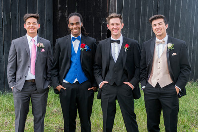 170415Prom0412